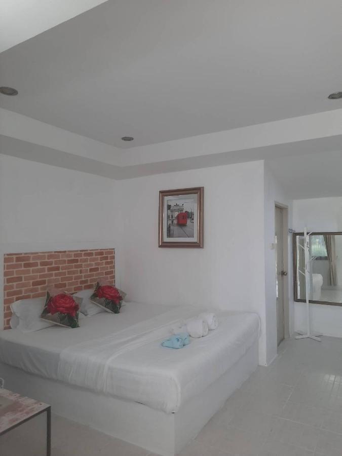 Pon Resort Ban Phe Exterior foto